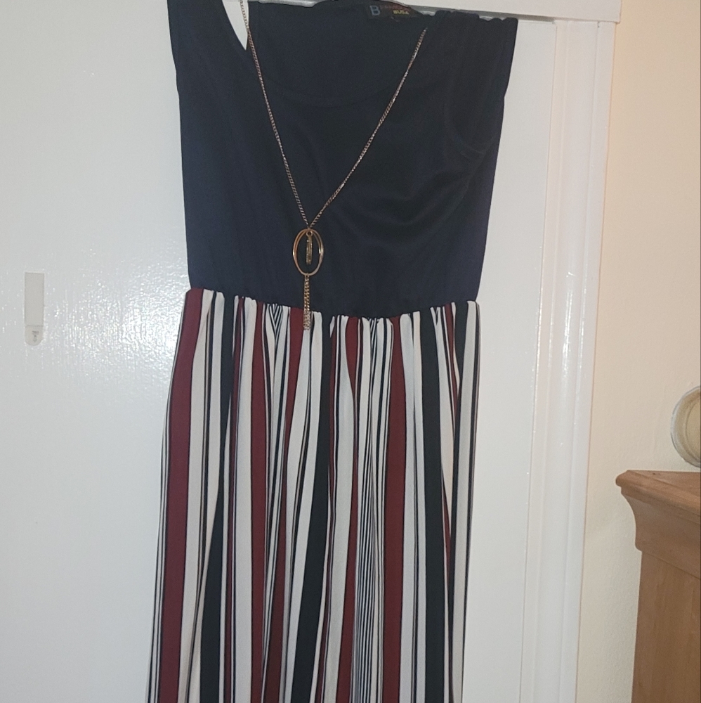 Maxi dress with necklace attached